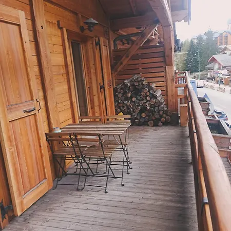 Noel Martin - 3 Apartment *