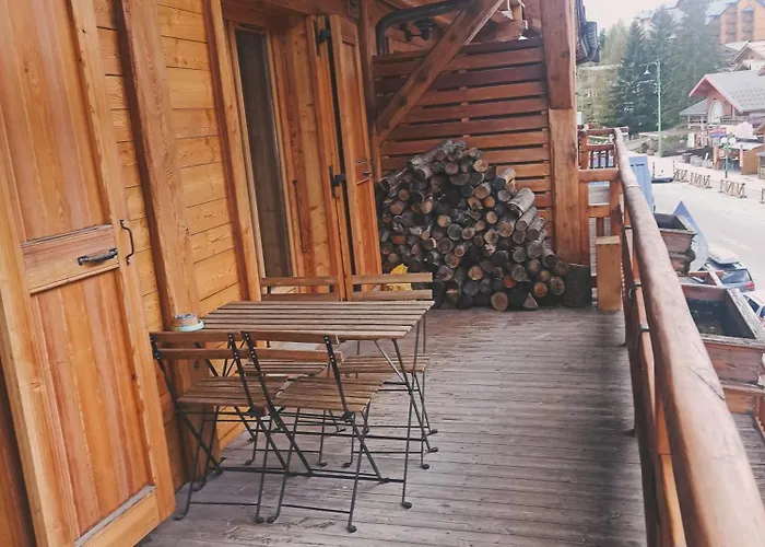 Noel Martin - 3 Apartment *